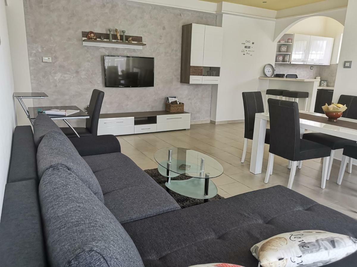 Guest House Surina App Surina'S Green Holiday Rupa Εξωτερικό φωτογραφία