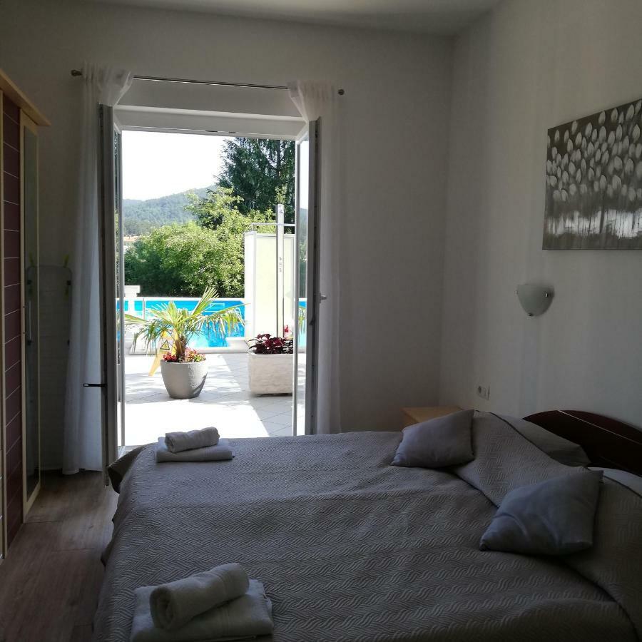 Guest House Surina App Surina'S Green Holiday Rupa Δωμάτιο φωτογραφία